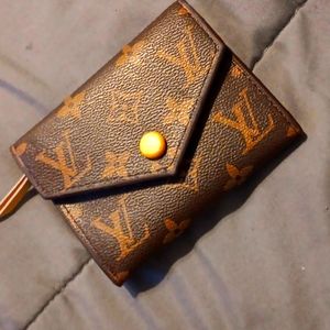 Luis button Unisex Wallet